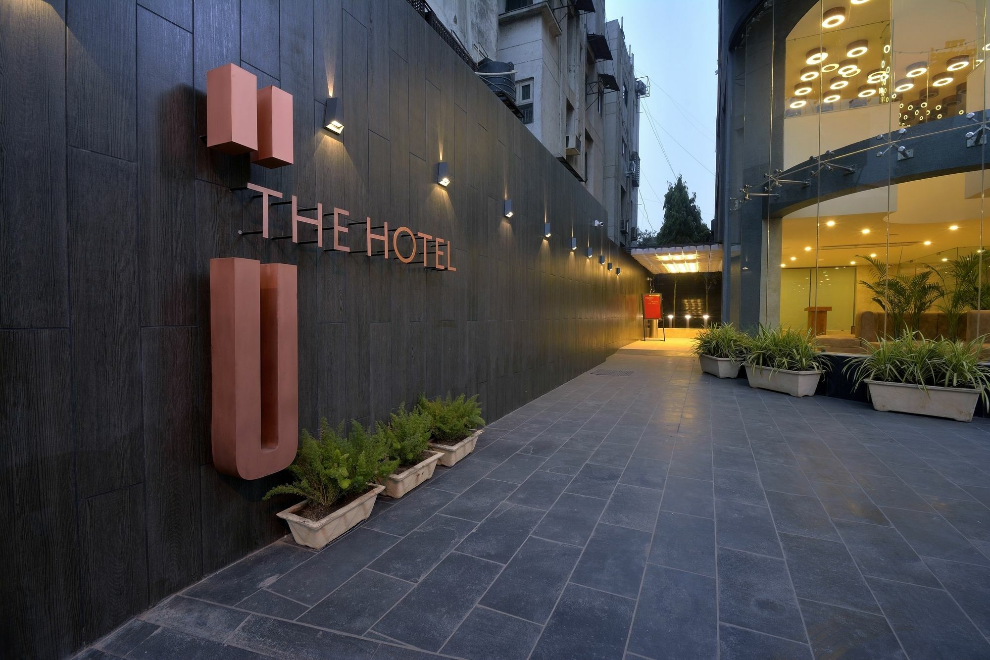 Urbane The Hotel Ahmedabad Exterior foto